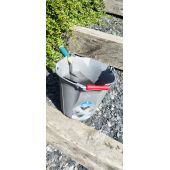 Seau ma&ccedil;on bec verseur 13L